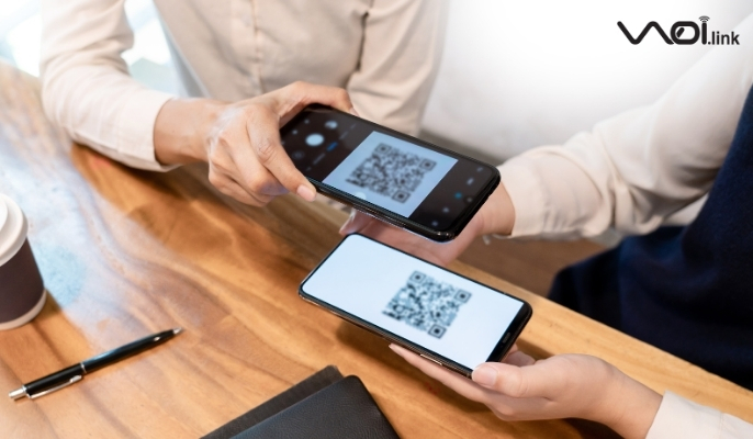 Comparing QR Codes & Woi.link NFC Cards Platform: What Sets Them Apart?